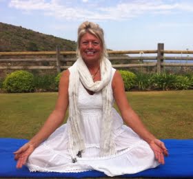 yoga-hos-gallery-art-club.png