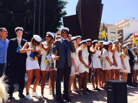 31-svenska-elever-firade-studenten-pa-knokfullt-kyrktorg.png