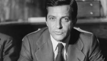 adolfo-suarez-ligger-pa-dodsbadden-har-mottagit-den-heliga-sakramenten.png