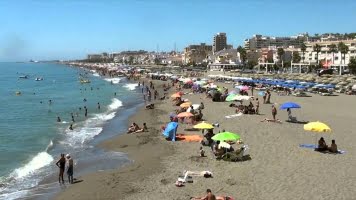 bara-en-kvinna-bland-22-badvakter-i-torremolinos.png