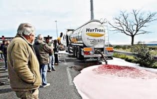 efter-franska-vinbonders-protester-kallas-ambassadoren-upp-till-ud.png
