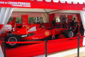 fernando-alonsos-formel-1bil-visas-upp-i-fuengirola.png