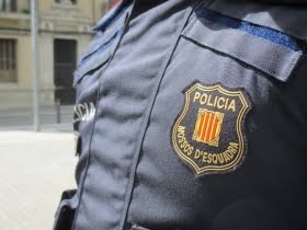 kritiken-okar-mot-poliskaren-mossos-desquadra.png