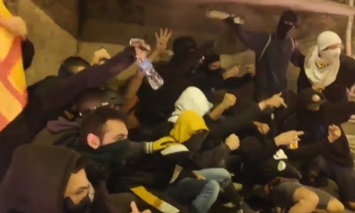 turist-omkom-efter-separatistprotester-vid-barcelona-flygplats.png