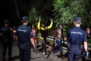 upp-emot-3000-migranter-planerar-ta-sig-in-i-ceuta.png
