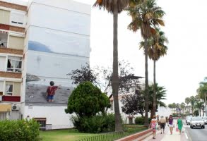 vaggmalning-i-estepona-till-minne-av-flyktingbarnen.png
