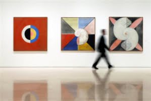 visning-av-hilma-af-klint-pa-lordag-installt.png