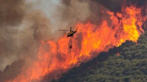 Brand och helikopter