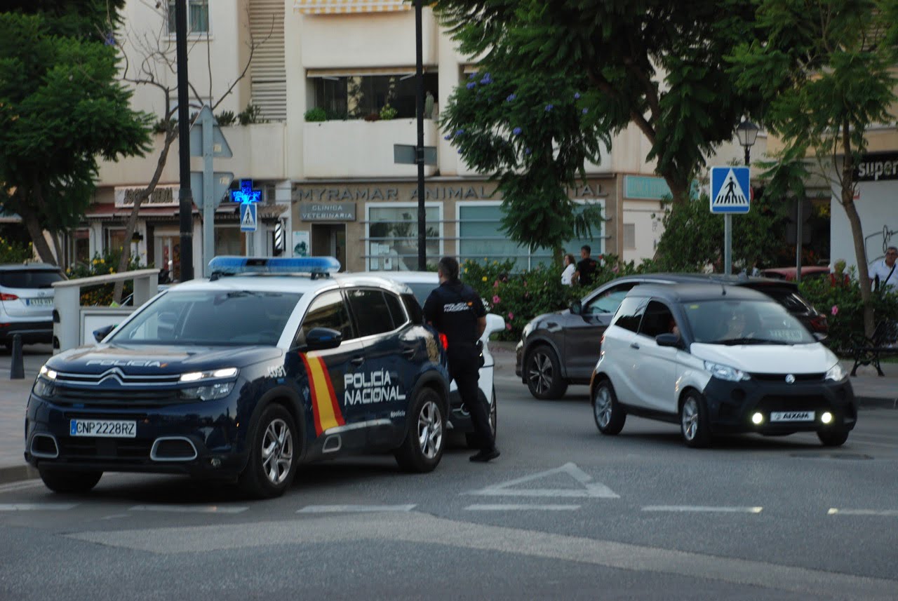 Polis