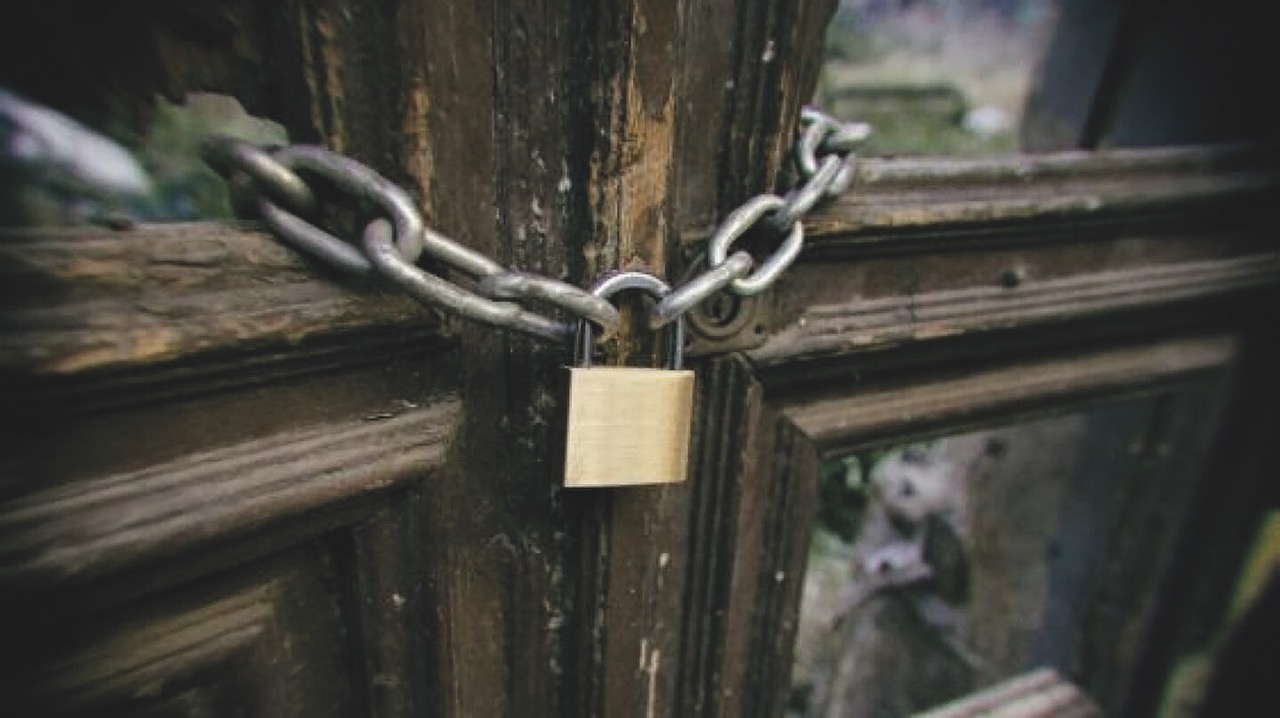 Tiotusentals ockuperade bostäder ute till försäljning