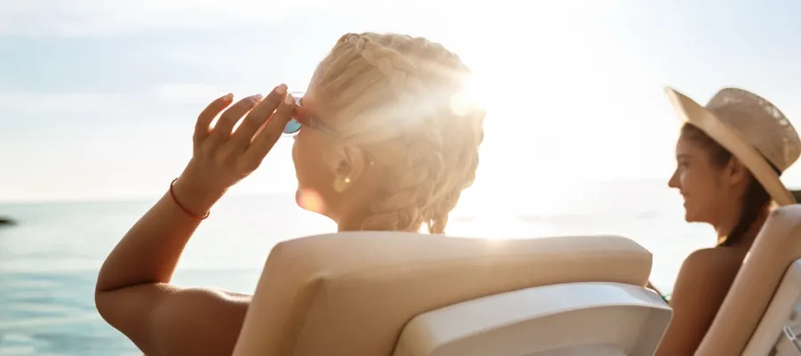 Smart solnjutning – tips för att må bra i sommarvärmen