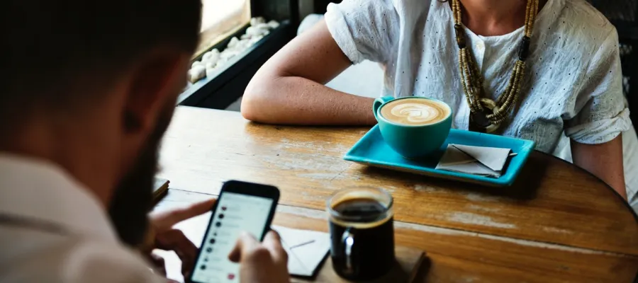 Kulturer möts över en kopp kaffe!